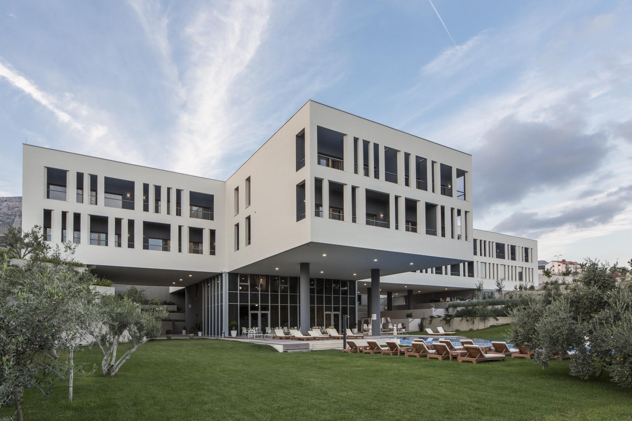 Hotel Salona Palace Екстериор снимка