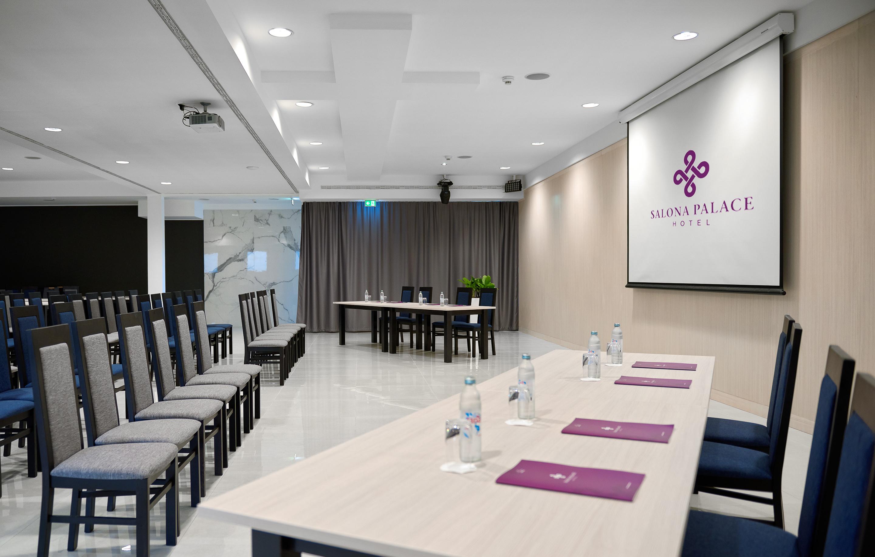 Hotel Salona Palace Екстериор снимка