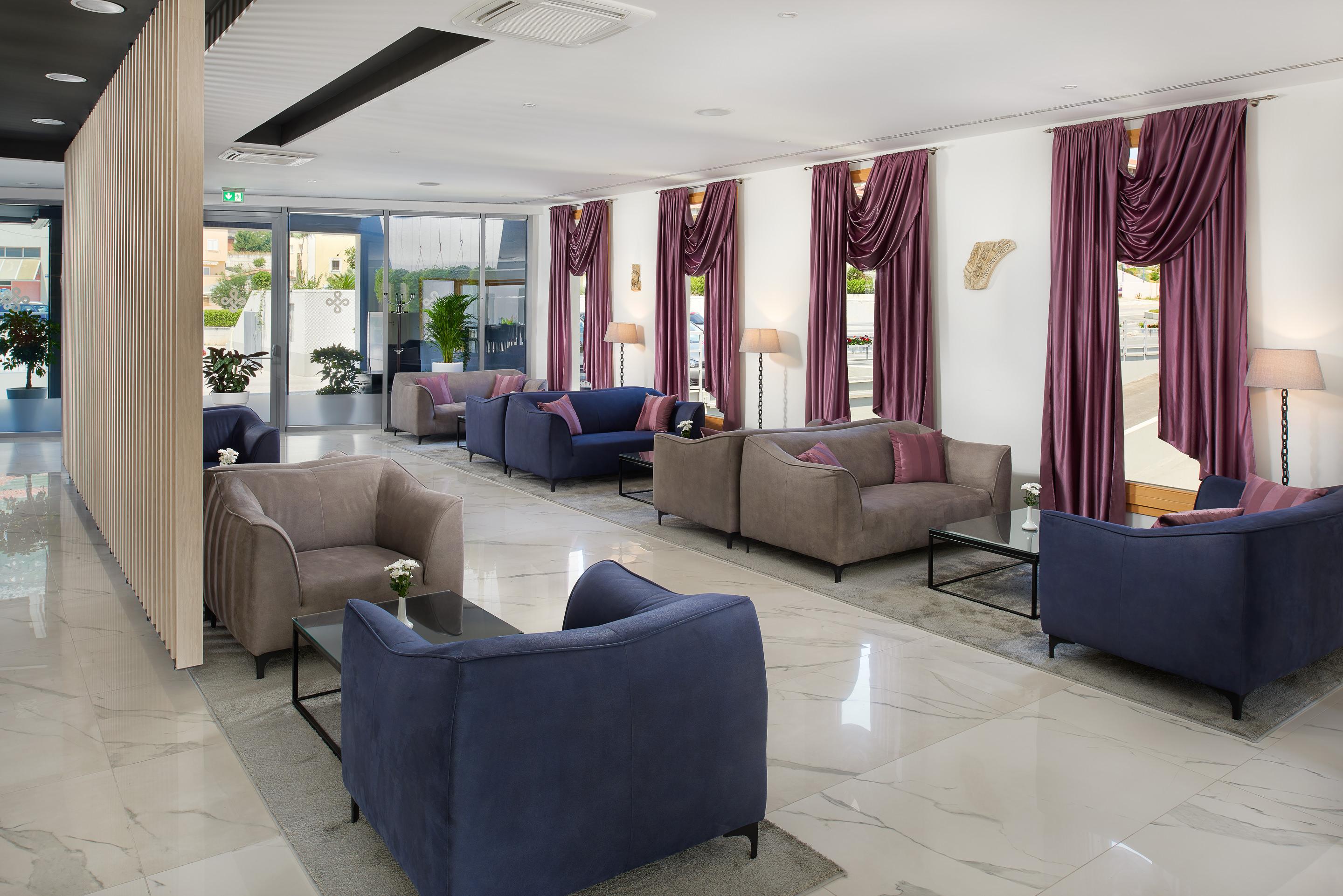Hotel Salona Palace Екстериор снимка