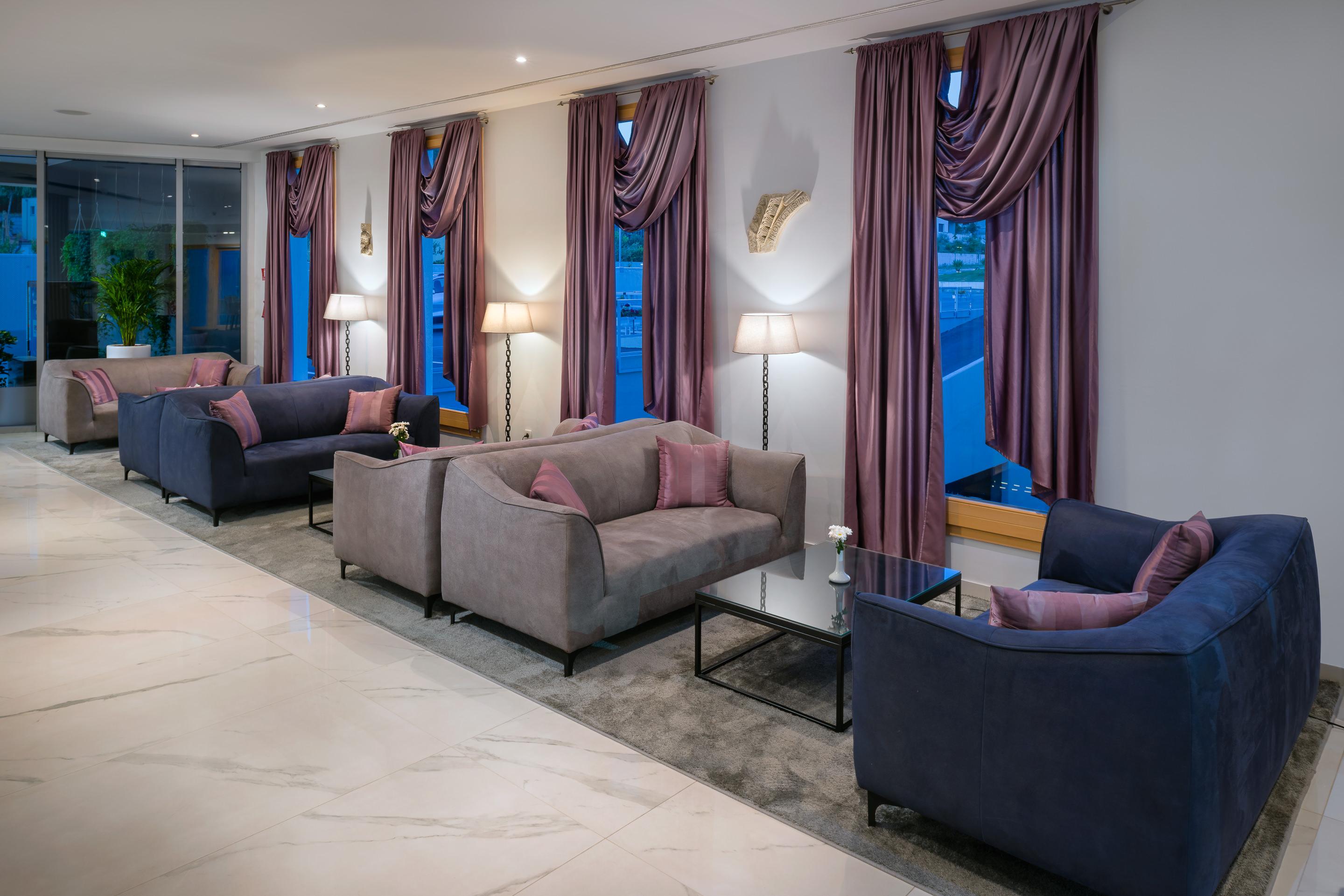 Hotel Salona Palace Екстериор снимка