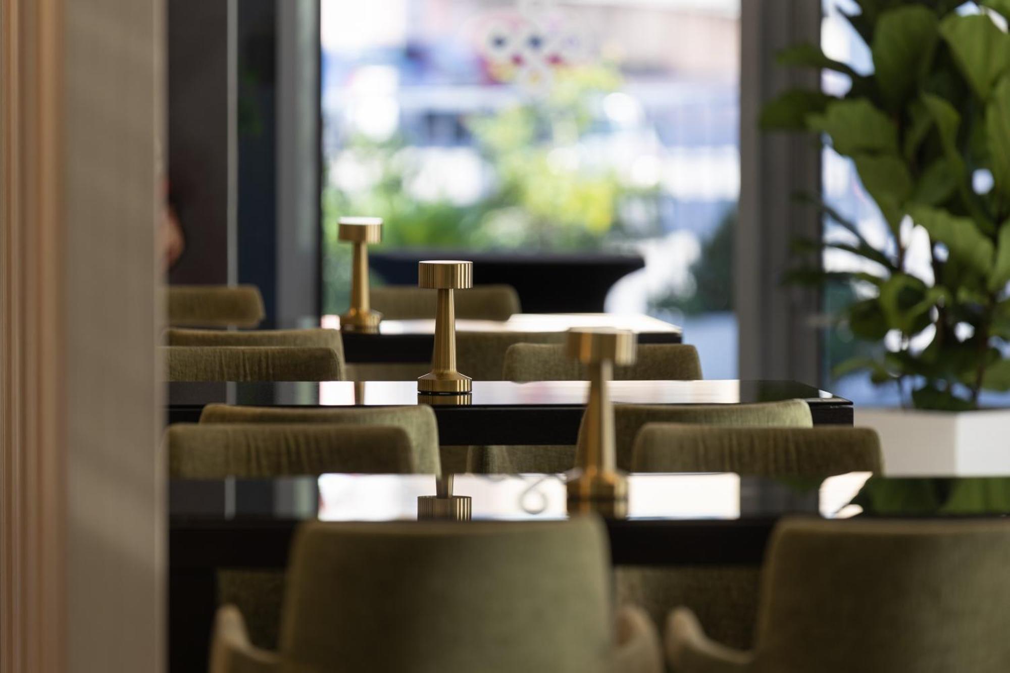 Hotel Salona Palace Екстериор снимка