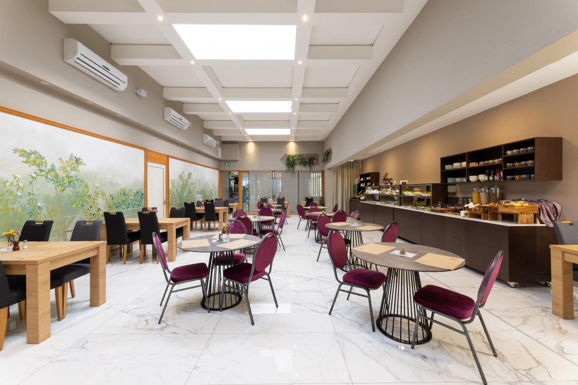 Hotel Salona Palace Екстериор снимка